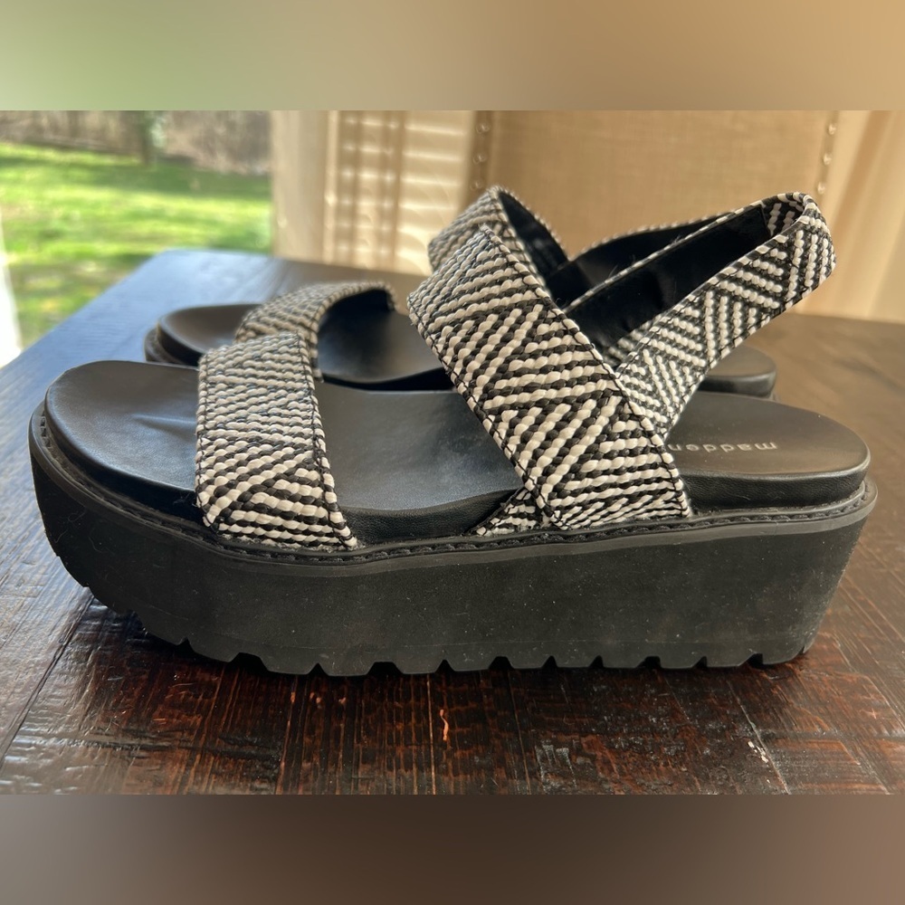 Madden Girl Women’s Platform Black/ White Patterned Sandals Size 9M Chunky